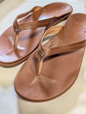 Womens OluKai "HONU" Brown Leather Thong Flip Flop Sandals Ergonomic Size 11 EUC